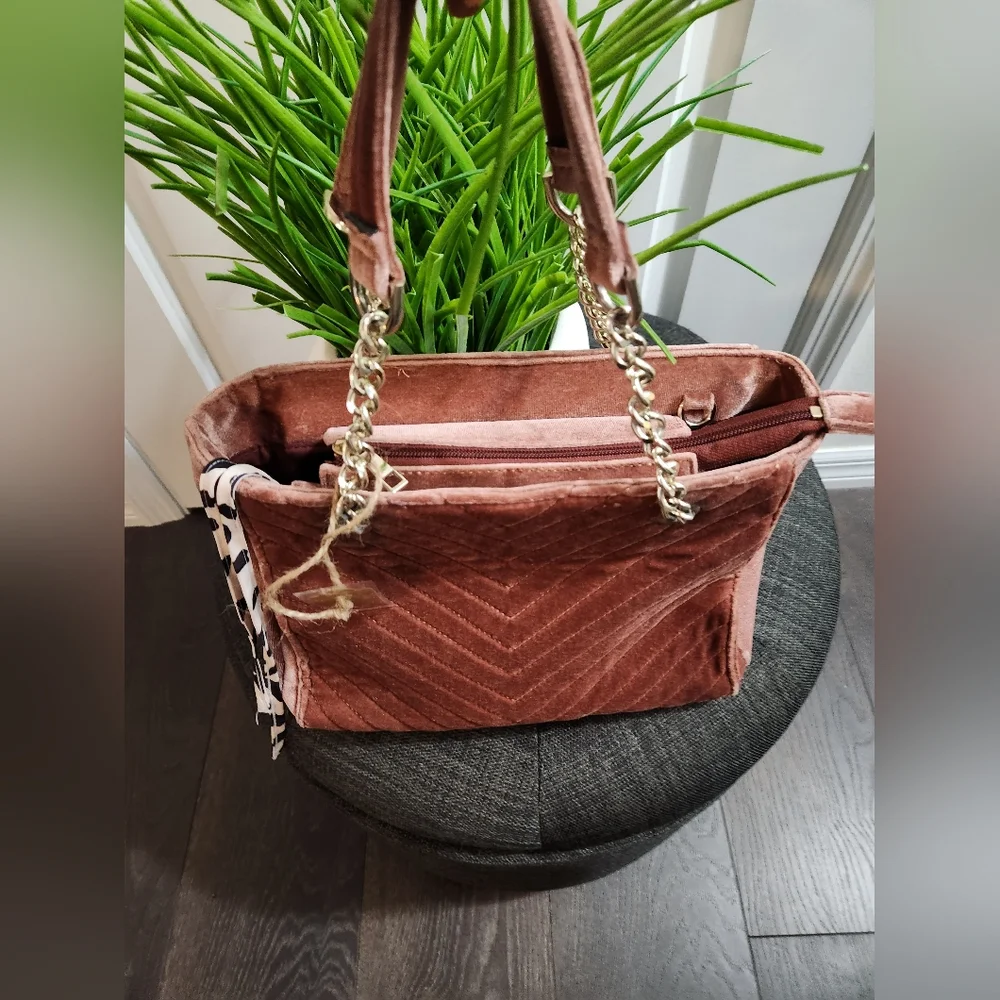Purse - Picture 4 of 10